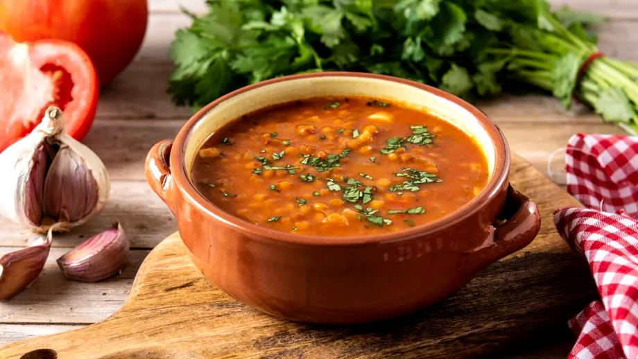 Ciorbă de linte roșie de post. Rețeta hrănitoare și plină de savoare! Merită să o prepari în postul Paștelui