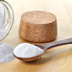 De ce să nu te dai cu bicarbonat de sodiu pe față. Trucurile virale care fac mai mult rău