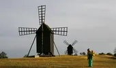 Suedia: vacanţă în insula Öland – soare, nisip fin, delicatese şi mori de vânt