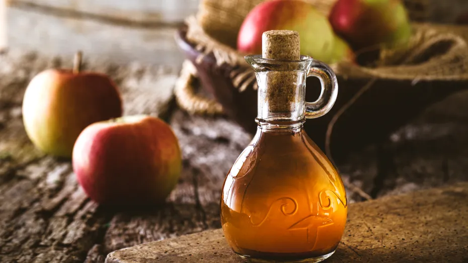 Oțetul de mere: ce se întâmplă în corpul tău când îl consumi în exces