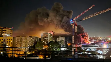 Poluare masivă în București după incendiul de la depozitul Antrefrig. Valori toxice în aer și miros înțepător de păcură și sulf