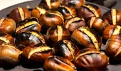 Cum prepari corect castanele la cuptor. Greșeala care le poate face tari și greu de curățat