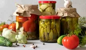 Ce nu trebuie să faci niciodată când pui murături pentru iarnă. Greșeala care le poate strica înainte să le consumi!