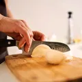 Cum tai ceapa fără să lăcrimezi. Trucuri simple care pot face diferența