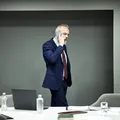 De ce te plimbi prin casă când vorbești la telefon. Psihologii explică ce se întâmplă, de fapt, în creier