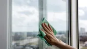 Soluția naturală care îți face geamurile să strălucească! O să le speli doar o dată pe an