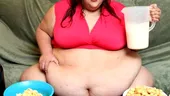 Femeia care visează să devină cea mai grasă femeie din lume