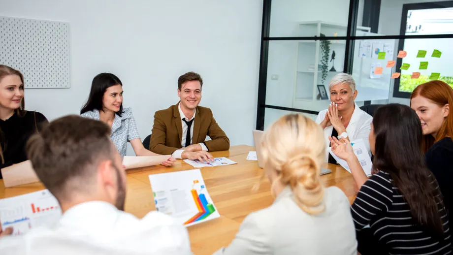 Ce se întâmplă în creierul tău când ești în meeting-uri. De ce e bine să ai o pauză între ele