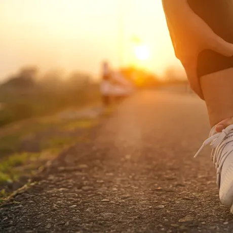 Cum să scapi de picioare grele și umflate pe caniculă