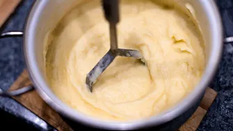 Cum „repari” piureul de cartofi dacă ți-a ieșit prea lipicios