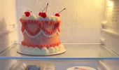 Câte zile rezistă tortul în frigider, de fapt? Greșeala pe care mulți români o fac