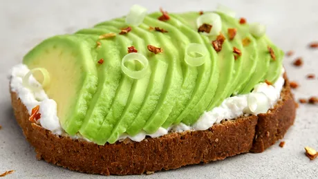 Fructul pe care e bine să-l mănânci dimineața dacă ai probleme cu tensiunea sau glicemia