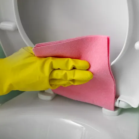 Cât de des trebuie să cureți capacul de la toaletă și când e nevoie să-l schimbi