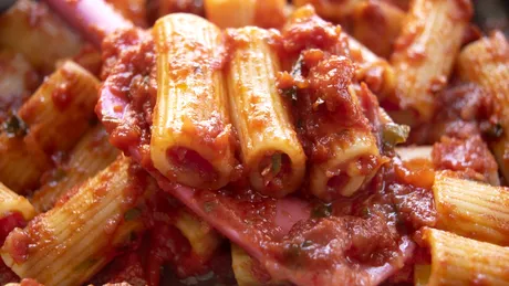 La fel de rele ca dulciurile! Alimentele pe care românii le consumă în cantități industriale cresc foarte mult glicemia și riscul de boli grave