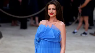 Anne Hathaway vorbește pentru prima dată despre sarcina-surpriză la 43 de ani: „Am fost șocați că a funcționat”
