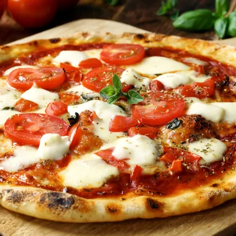 Cea mai bună metodă să reîncălzești pizza. Nu ai nevoie de cuptor cu microunde