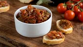 Cum fac brazilienii zacuscă. Rețeta de „Caponata de Berinjela”, pas cu pas
