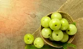 Amla sau coacăzul indian: 100 de grame din acest fruct conține la fel de multă vitamina C ca 20 de portocale