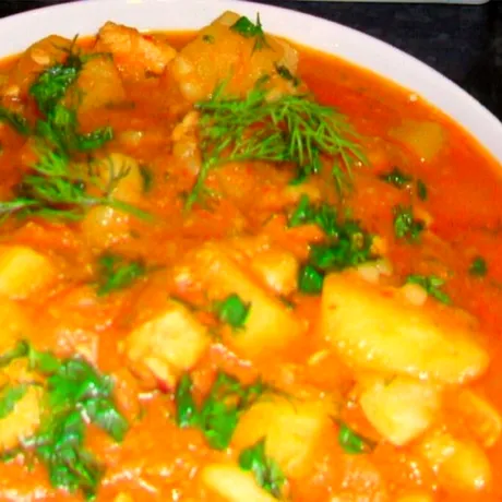 Cele 3 condimente care nu trebuie puse niciodată în tocăniță. Îi strică tot gustul!