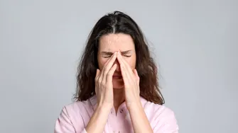Sinuzita: simptomele care o diferențiază de o răceală și când ai nevoie de medic