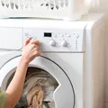 De ce a devenit viral trendul „everything shower” și ce spune despre anxietatea modernă