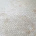Cum cureți petele de pe saltea. Ingredientul ieftin care se găsește în orice supermarket