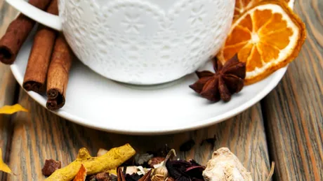 Ceaiul de scorţişoară scade glicemia şi ameliorează crampele menstruale