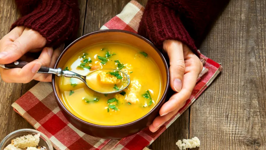 Rețeta de supă pentru imunitate. Alimentul pe care să-l adaugi pentru mai multă vitamina C decât o portocală