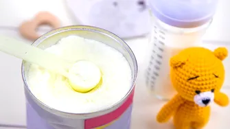 Alertă alimentară! Autoritatea Naţională Sanitară şi pentru Siguranţa Alimentelor retrage mai multe loturi de lapte praf pentru bebeluși