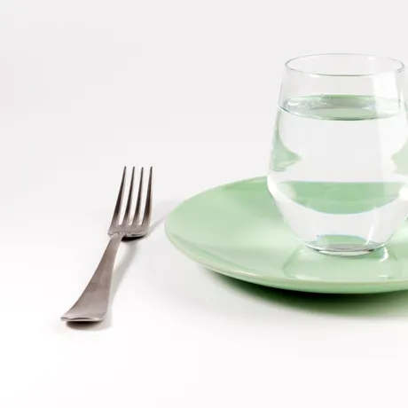 Ce apă să bei dacă vrei să slăbești. Elimină grăsimea de pe burtă, șolduri și coapse