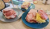 De ce își umple românii farfuriile la „all inclusive”? Nu e vorba despre lăcomie! Care este motivul real, explicat de psihologi