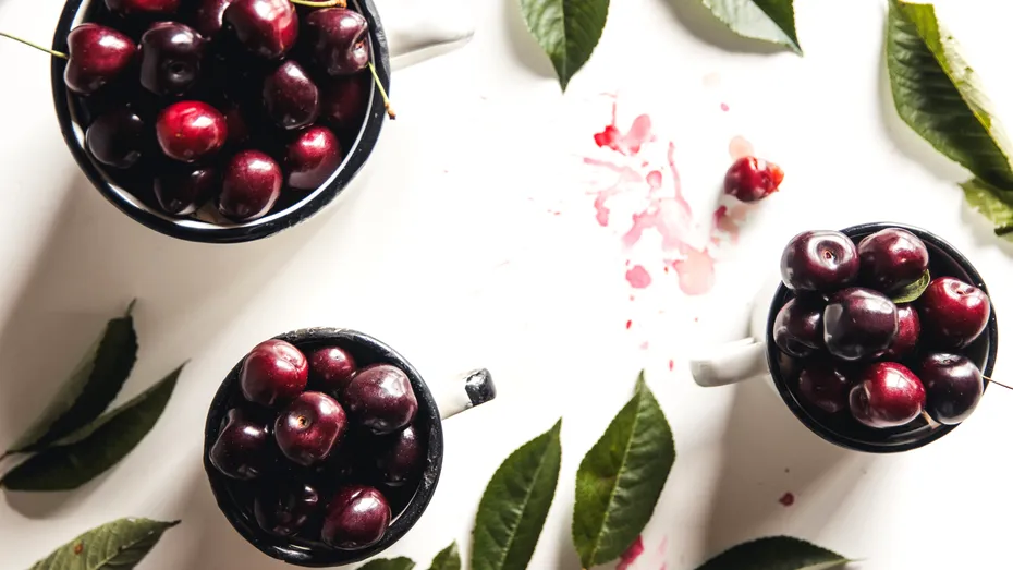 Metode simple și eficiente pentru a curăța petele de cireșe