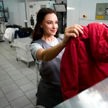 Cum speli corect geaca cu puf fără să îi distrugi umplutura