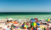 Stațiunea de pe litoralul românesc, acoperită de alge la începutul sezonului estival. Turiștii reclamă mirosul neplăcut, iar specialiștii explică fenomenul