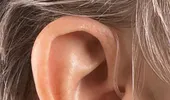 Despre bătrâneţe şi…părul din urechi