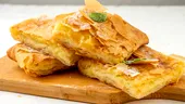 Cum să faci Bougatsa, plăcinta grecească cu cremă de griș. E peste tot în meniurile din Thessaloniki