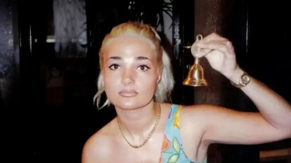 Cu greu o mai recunoști acum pe această artistă. E celebră, dar nu mai arată deloc așa. Mulți nu își dau seama cine este