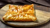Merdeneaua nu este, de fapt, românească. De unde vine celebra plăcintă cu brânză și ce poveste ascunde numele ei?