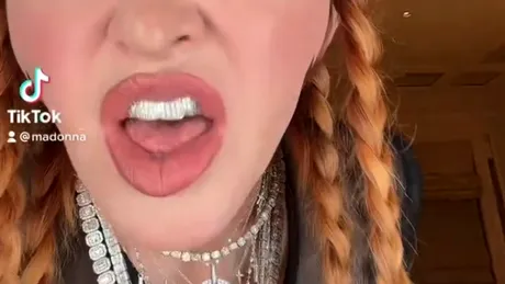 Madonna, schimbare de look! Cum arată vedeta cu sprâncenele blonde