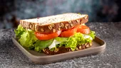 Cel mai sănătos mezel pentru sandwich. Este mai puțin procesat și are doar 50 de calorii