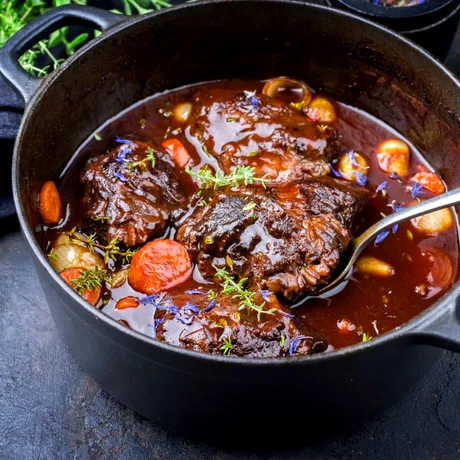 Tocană anti-mahmureală. E una dintre cele mai vechi rețete culinare! Ce conține, de fapt