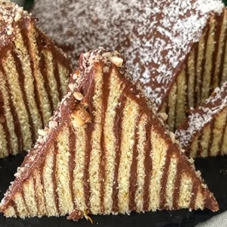 Prăjitura Carpați. Rețeta pentru desertul cu foi și cremă delicioasă