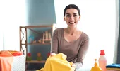 Cum să redai culoarea hainelor, fără detergenți. Trucul natural care face hainele ca noi