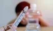 O femeie a murit după ce a făcut irigații nazale cu apă de la robinet. Bacterie care poate distruge creierul odată ce ajunge în nas