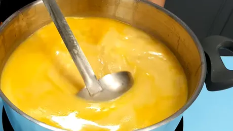 Secretul unei ciorbe de burtă perfecte. Ingredientul care trebuie pus primul la fiert pentru un gust autentic