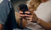Persoanele care preferă mesajele în locul apelurilor telefonice nu evită comunicarea cu alți oameni! De ce se protejează