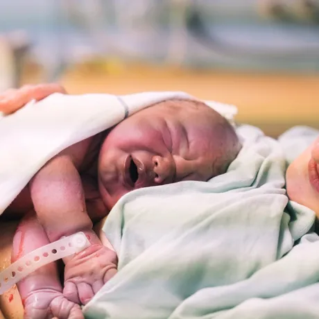 O femeie a rămas oarbă după nașterea primului ei copil, dar și-a recăpătat vederea un an mai târziu! Ce s-a întâmplat cu tânăra