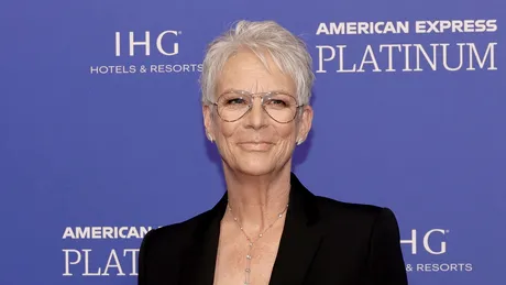 Jamie Lee Curtis, decolteu îndrăzneț la 64 de ani