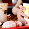Cum a slăbit o femeie 39 de kilograme fără să renunțe la McDonald’s