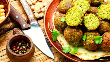 Mănânci falafel? Cum să îl savurezi într-un mod echilibrat și sănătos, mai ales că e prăjit